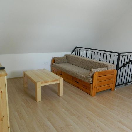 Familia-Pelso Apartmanhaz Zamárdi Exterior foto