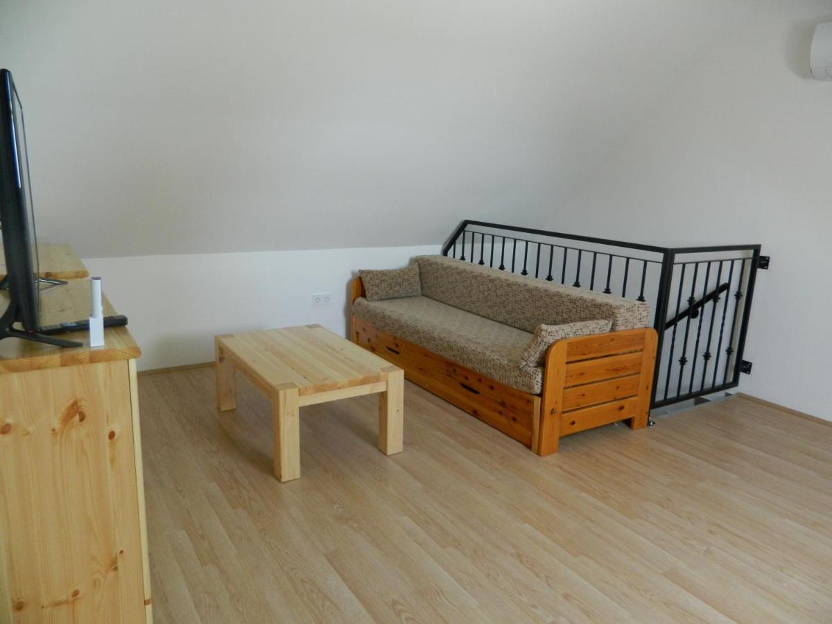 Familia-Pelso Apartmanhaz Zamárdi Exterior foto