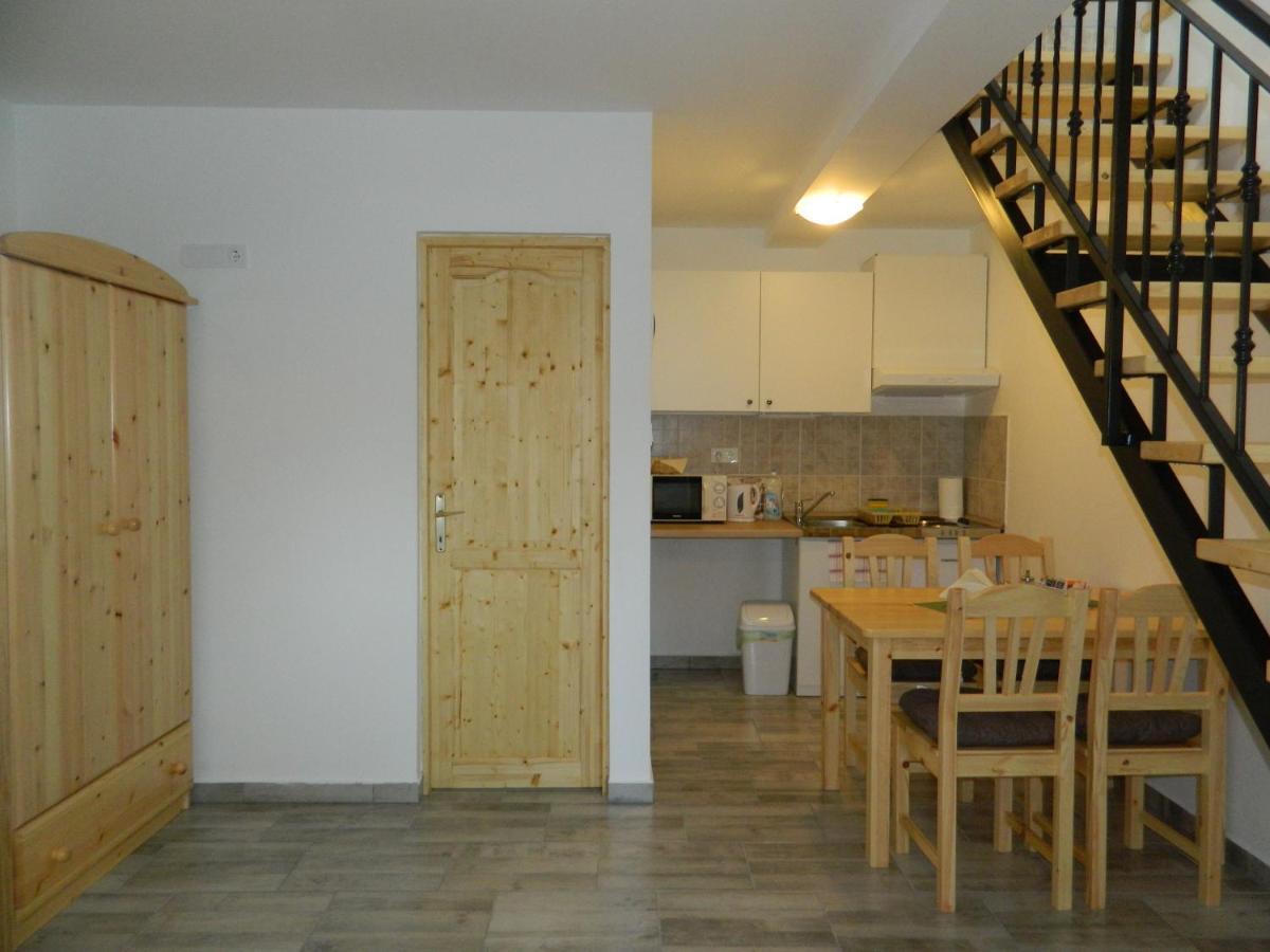 Familia-Pelso Apartmanhaz Zamárdi Exterior foto