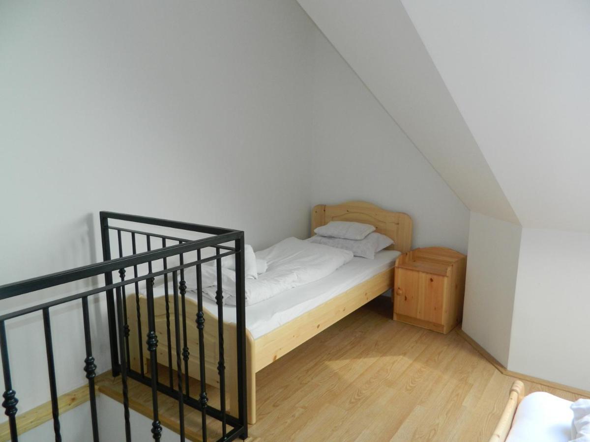 Familia-Pelso Apartmanhaz Zamárdi Exterior foto