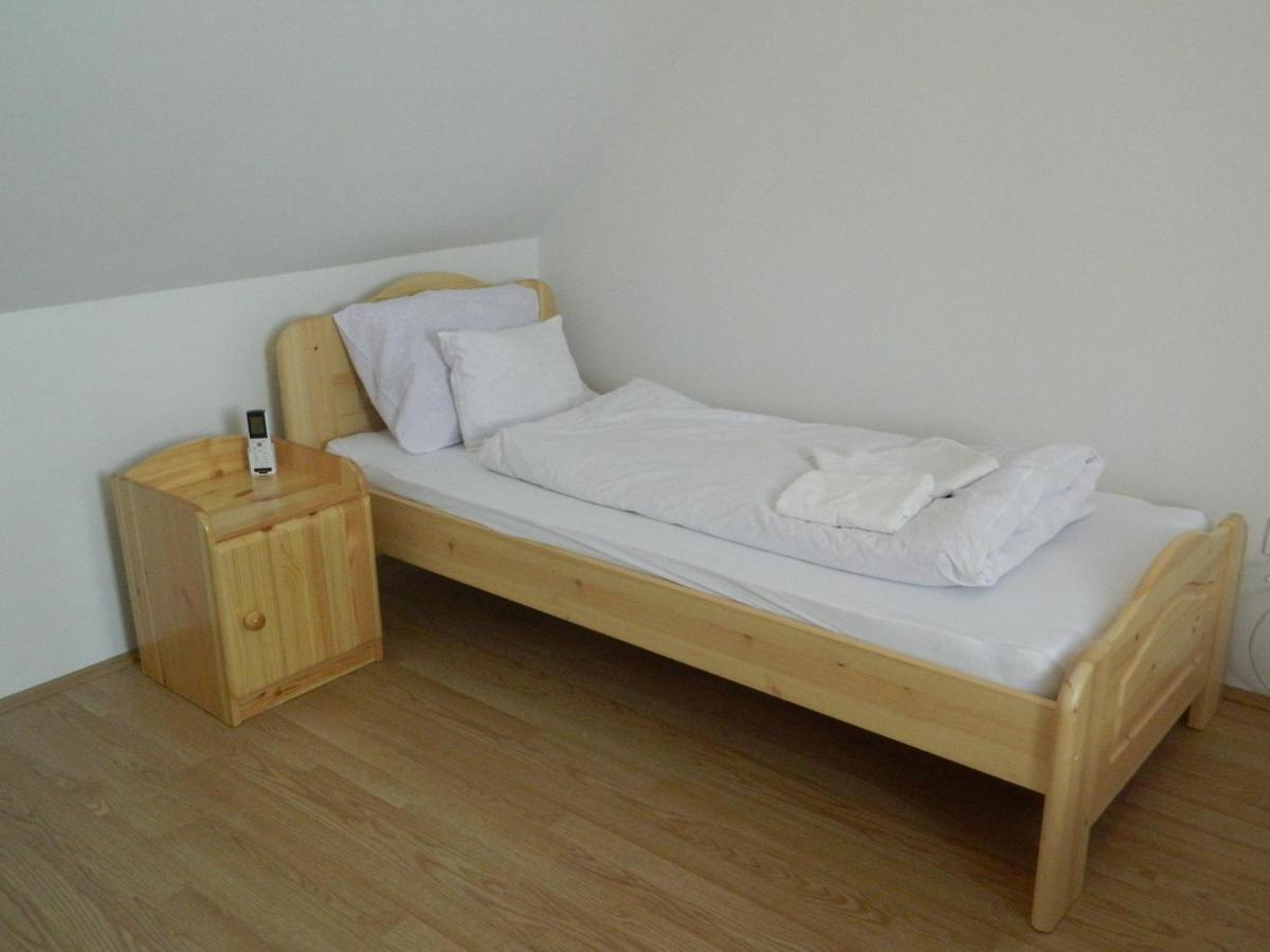 Familia-Pelso Apartmanhaz Zamárdi Exterior foto