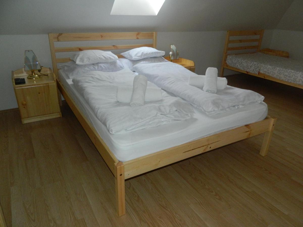 Familia-Pelso Apartmanhaz Zamárdi Exterior foto