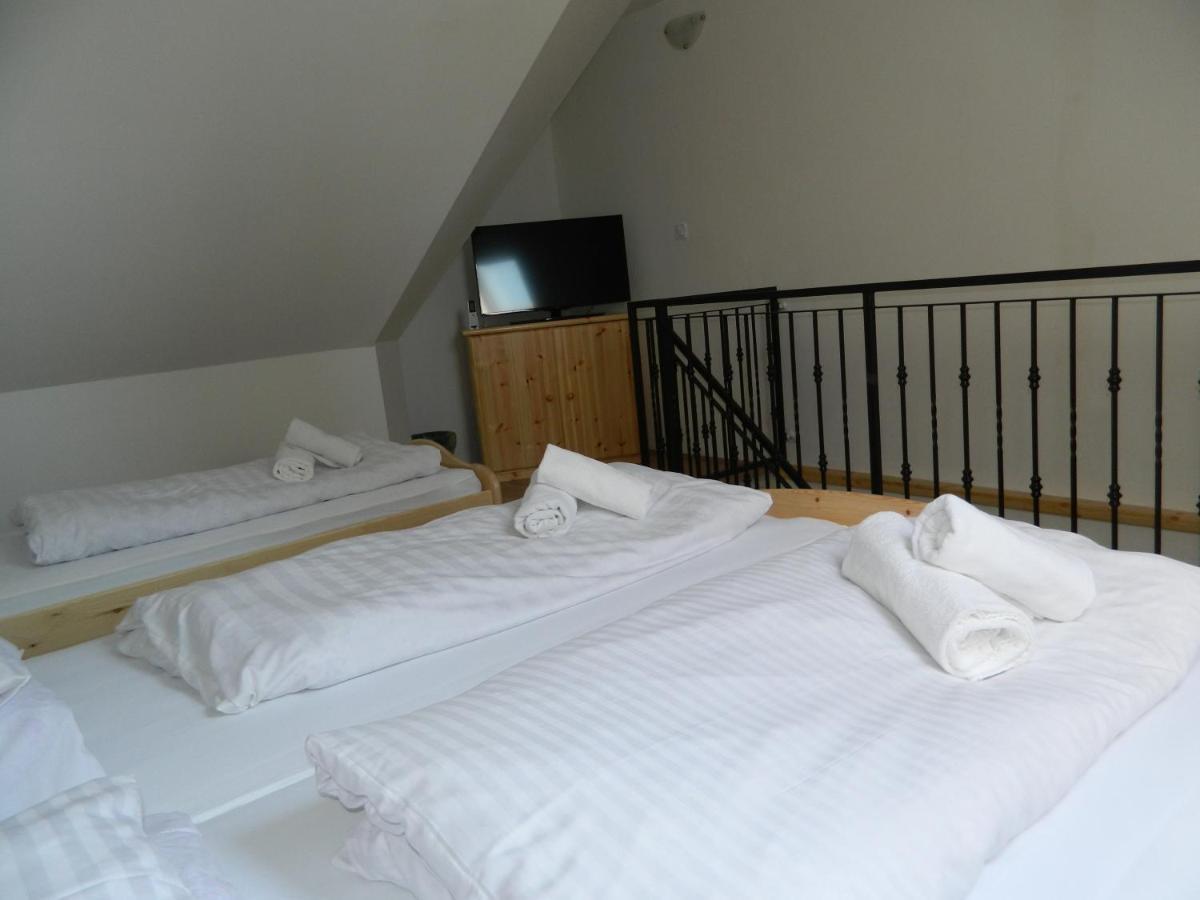 Familia-Pelso Apartmanhaz Zamárdi Exterior foto