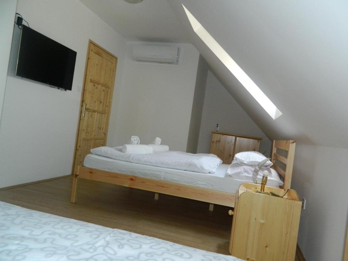 Familia-Pelso Apartmanhaz Zamárdi Exterior foto